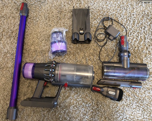 Dyson V11 Absolute Kabelloser Staubsauger - Neuer Akku + Zubehör