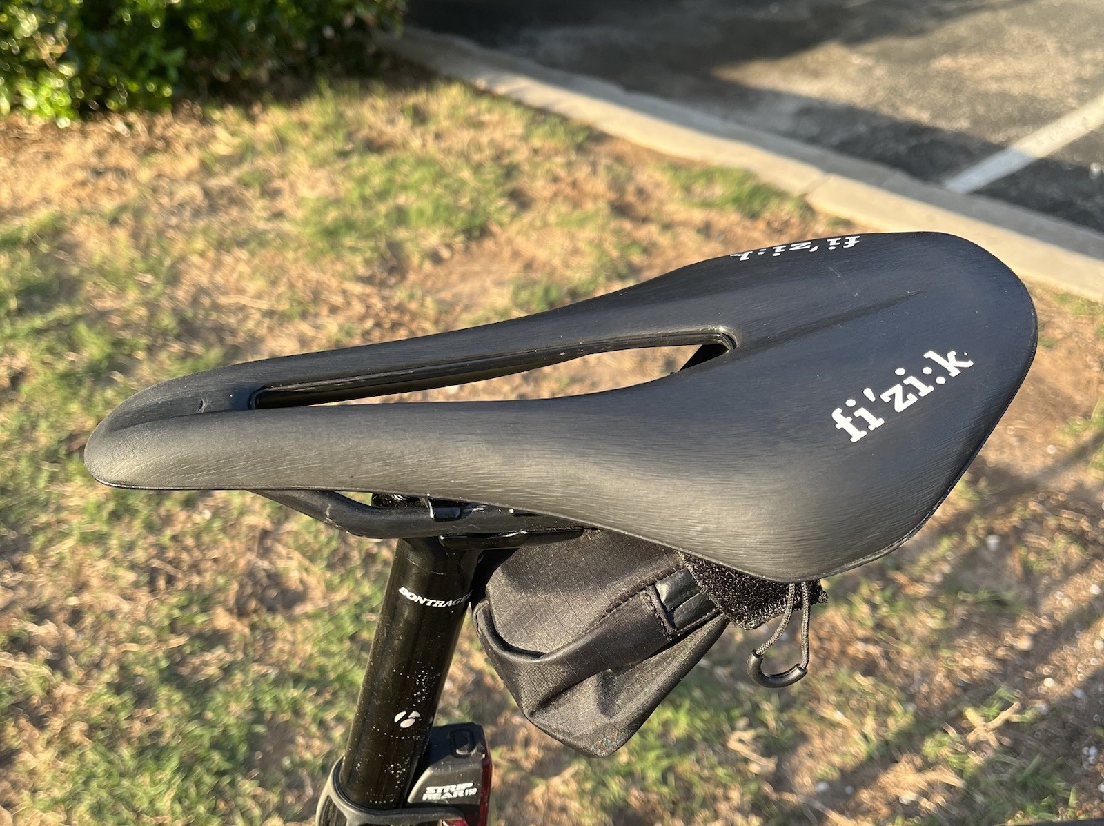 Fizik Argo Vento R1 Racing Road Bike Saddle 140mm Black  Carbon Fiber 147g