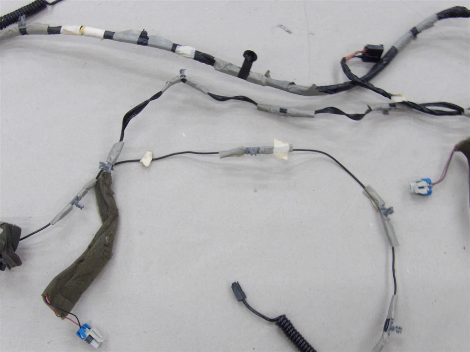 Arnés de cableado puerta levadiza 5163 2000-2003 Chevy Tahoe Suburban Escalade Yukon Foto 4 de 4