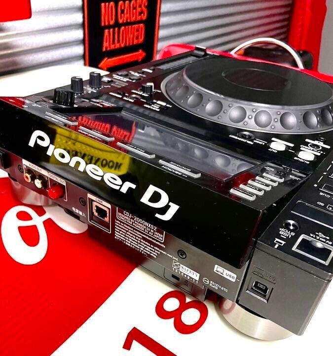 Pioneer CDJ-2000NXS2 Pro DJ Multi Player Digital Turntable Pioneer CDJ-2000NXS2 Pro DJ Multi Player Digital Turntable