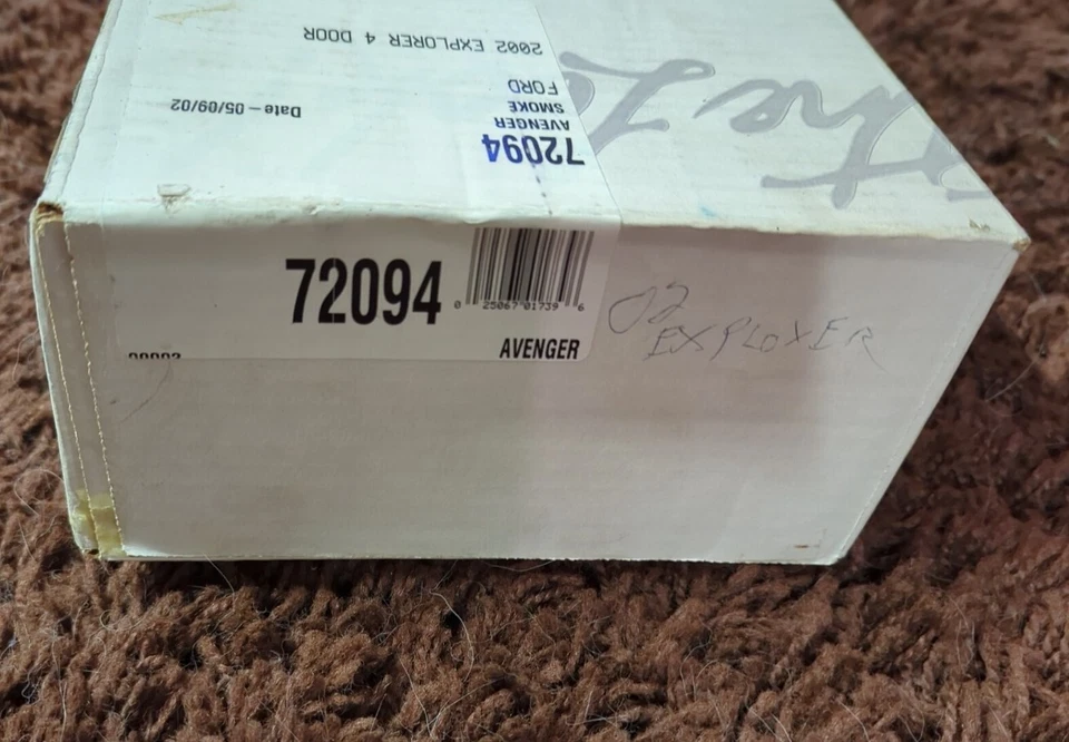 福特探险家 2002 - 2005 年隆德 72094 复仇者烟罩虫护套 4 门 — 第 4/4 张图片