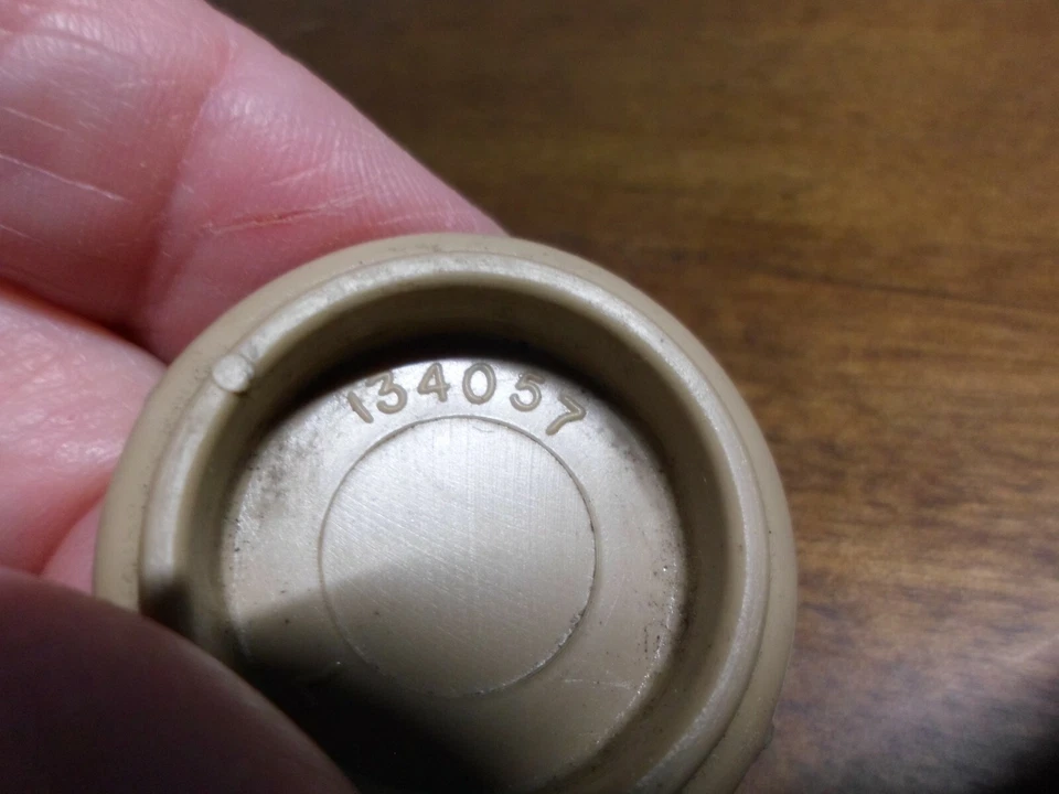 1988 Jeep Grand Wagoneer - Seat Belt B Pillar Bolt Cover Pair Foto 3 de 3