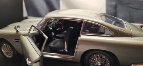 AUTOart MODELS - 007 ASTON MARTIN DB5 -GOLDFINGER - 1/18 SCALE MODEL CAR 70020 - Picture 8 of 11