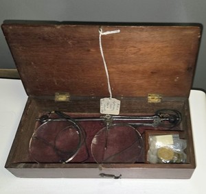 1850s England Apothecary Glass Beam Scale +Drachms/Grains/Scruples Weights +Box 
