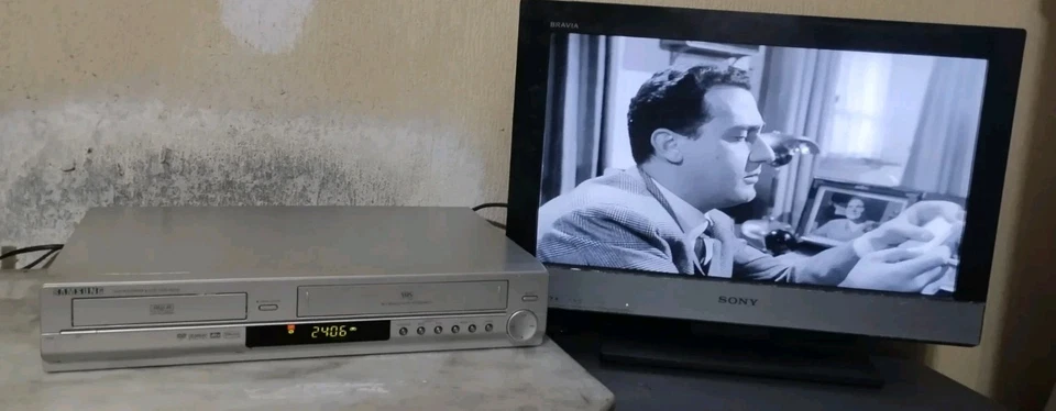 SAMSUNG COMBO LETTORE DVD/VHS 6 TESTINE STEREO CON TELECOMANDO  - Immagine 2 di 4