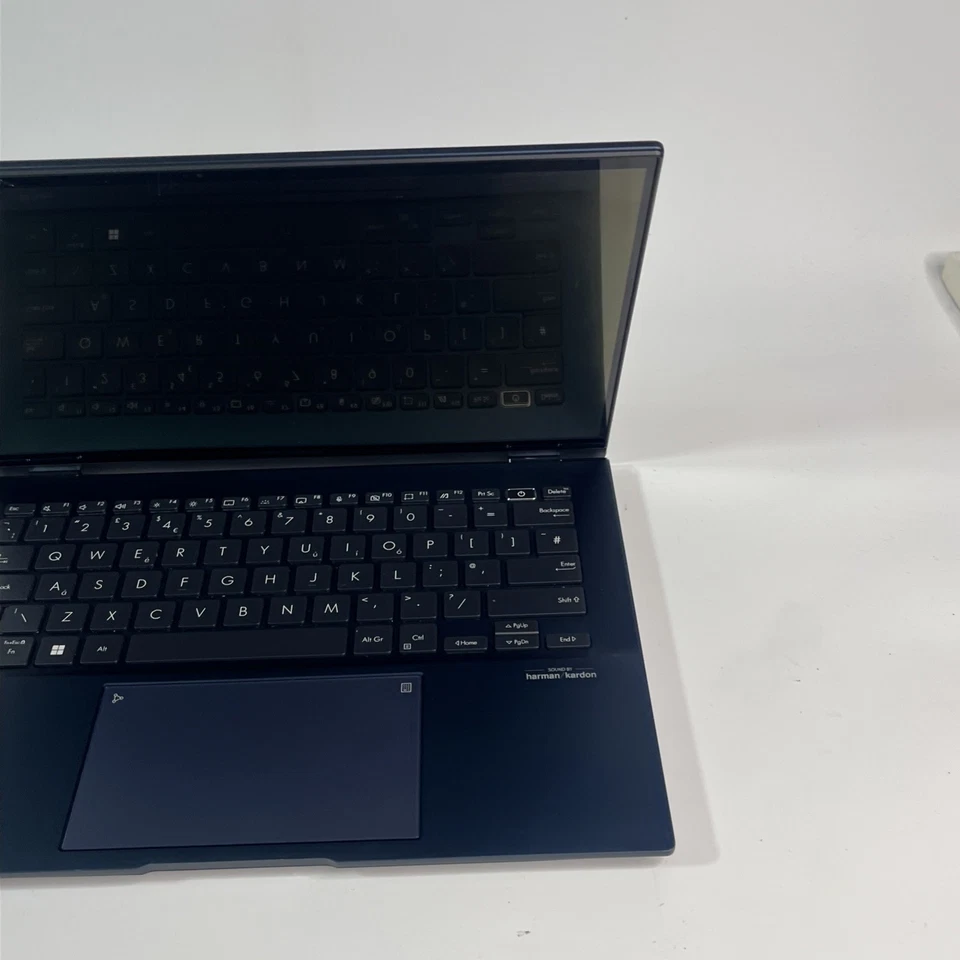 Asus Zenbook UX3402v OLED 14" 2.8K Touchscreen Intel EVO 16GB RAM 256GB i5-1340P, photo 3 of 5