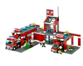 2007 LEGO City 7945 Fire Station Used/Complete