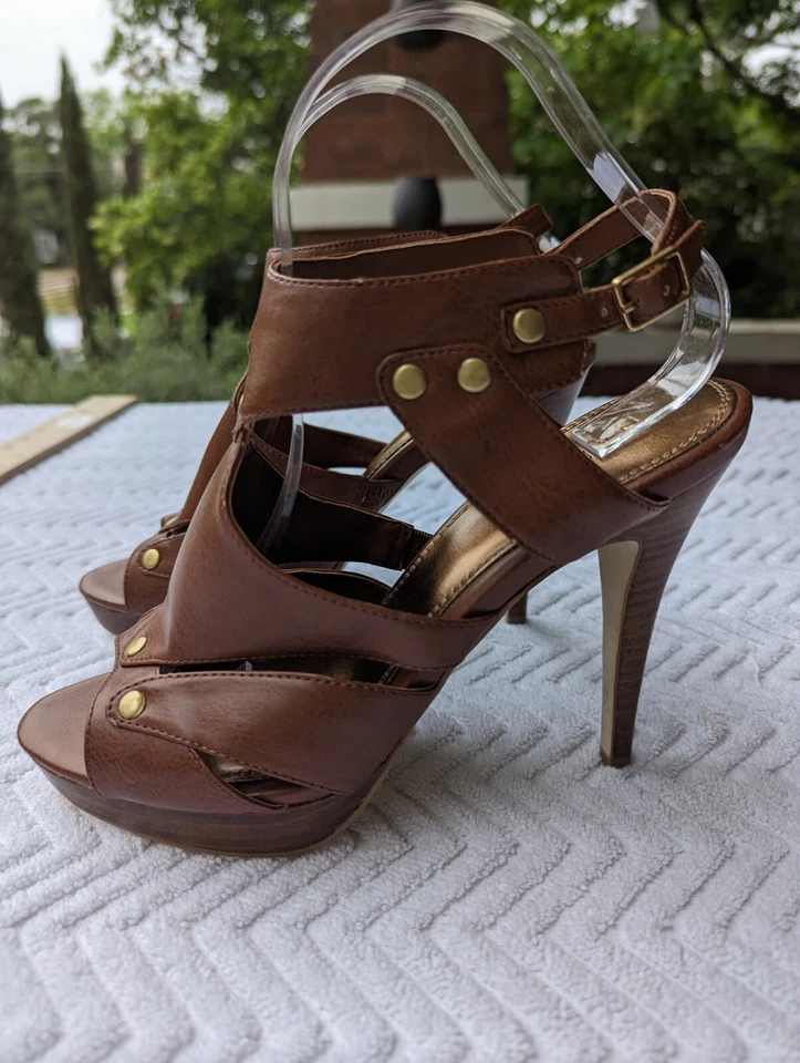 Bakers женщин каблуки 8,5 M желтовато-коричневый искусственной кожи латуни пряжки бюстгальтеры коричневый Y2K - Изображение 2 из 4