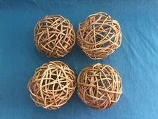 4 Pre-Owned Extra-Large 4.5 in Diameter Round Wicker / Rattan Decorative Balls
