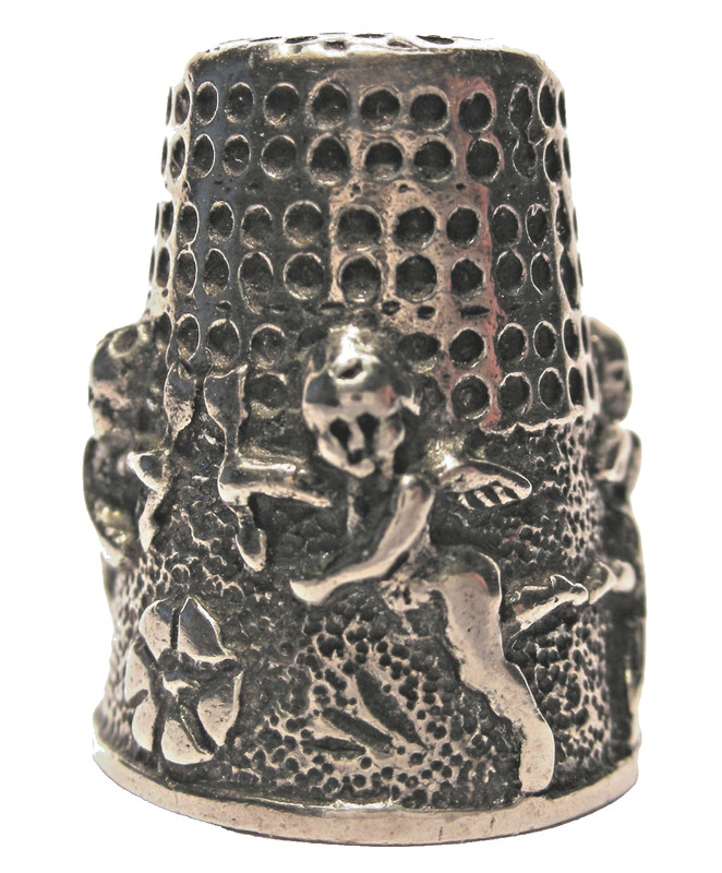 Unmarked Modern Sterling Silver Thimble with Four Cherubs, Arrows and Flowers