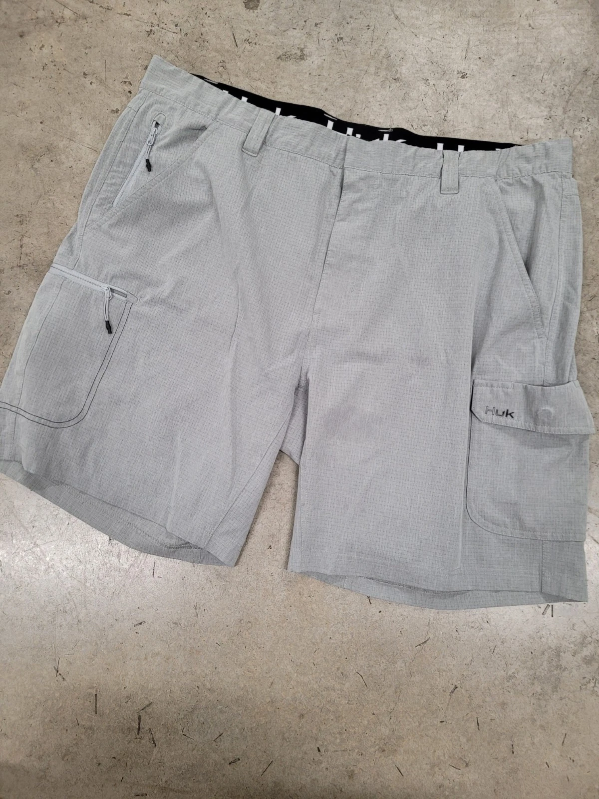Huk Performance Fishing Shorts Men XXL Gray Tech Cargo Magnetic Pockets