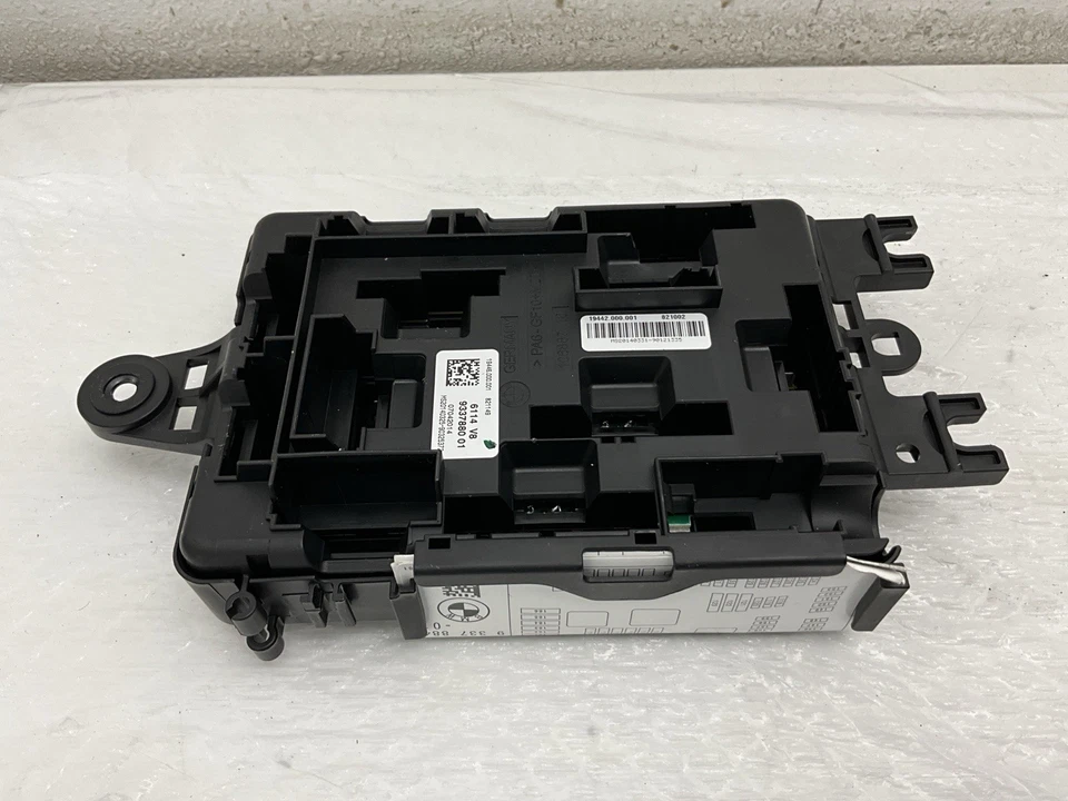 2014  BMW 328D REAR  FUSE  BOX RELAY MODULE *933788001*  OEM - Image 4 of 4