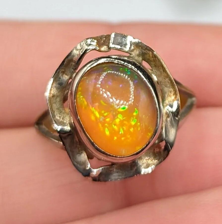 BEAUTIFUL Colorful Ethiopian Honey Opal Oval Cabochon Ring Size
