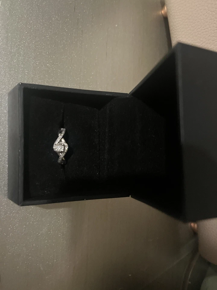 Anillo de boda de plata de ley con diamantes de varias piedras  Foto 3 de 3