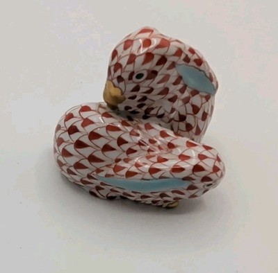 Herend Hungary Hand Painted Porcelain Fishnet Nesting Bunnies 24k Gold Accents 