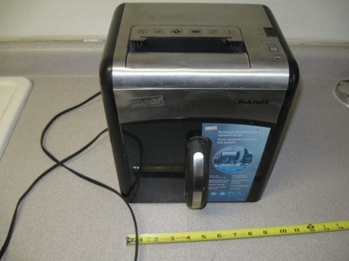 Staples Mailmate Paper Plastic Shredder ModelSPL-727MM - Tested & Working