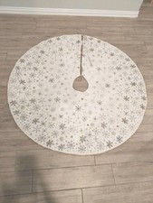Dash Away Home White With Gold Snow Flakes  Christmas Tree Skirt 56" round