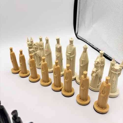1962 Peter Ganine CONQUEROR Sculpted Medieval Chess Set 32 Piece NICE!!! - Picture 3 of 10