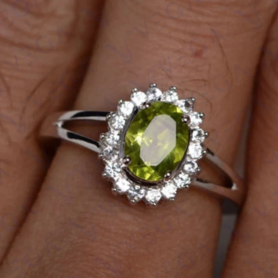 Anel de noivado folheado a ouro branco 18K com peridoto natural e diamante corte oval 3,54 quilates - Imagem 4 de 4