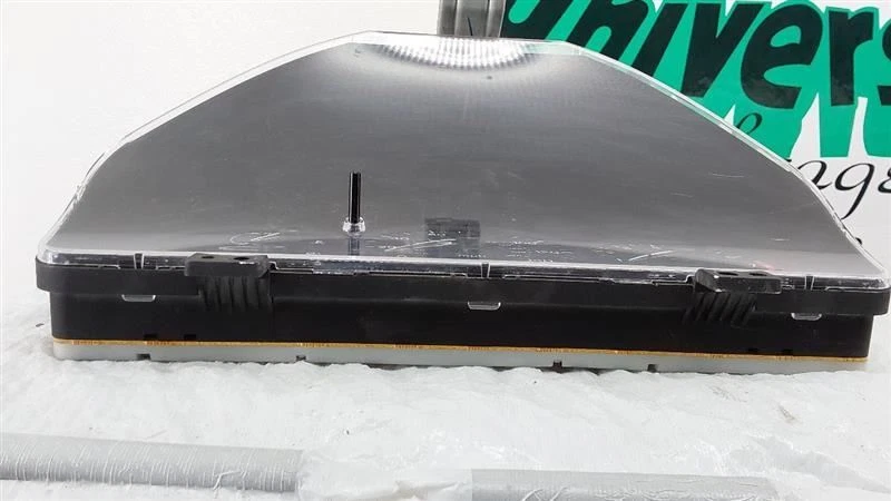 1997 年马自达 Protege 速度计仪表组  — 第 3/4 张图片