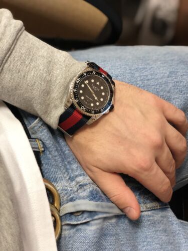 Gucci YA136210 45mm Dive Men's Watch 