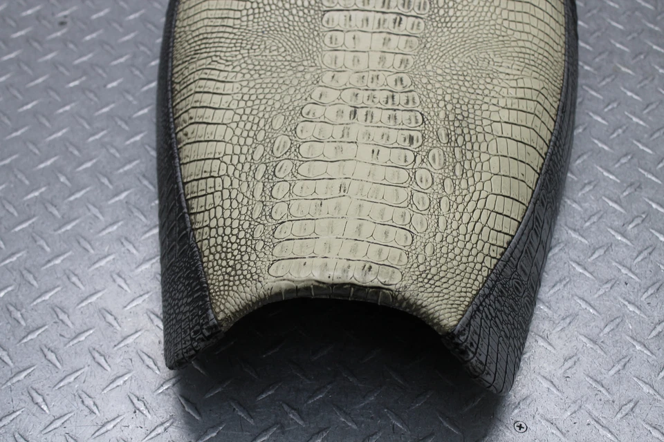 2008 KAWASAKI NINJA ZX14 ZX1400C FRONT DRIVERS SEAT PAD SADDLE PILLION - Image 2 of 4