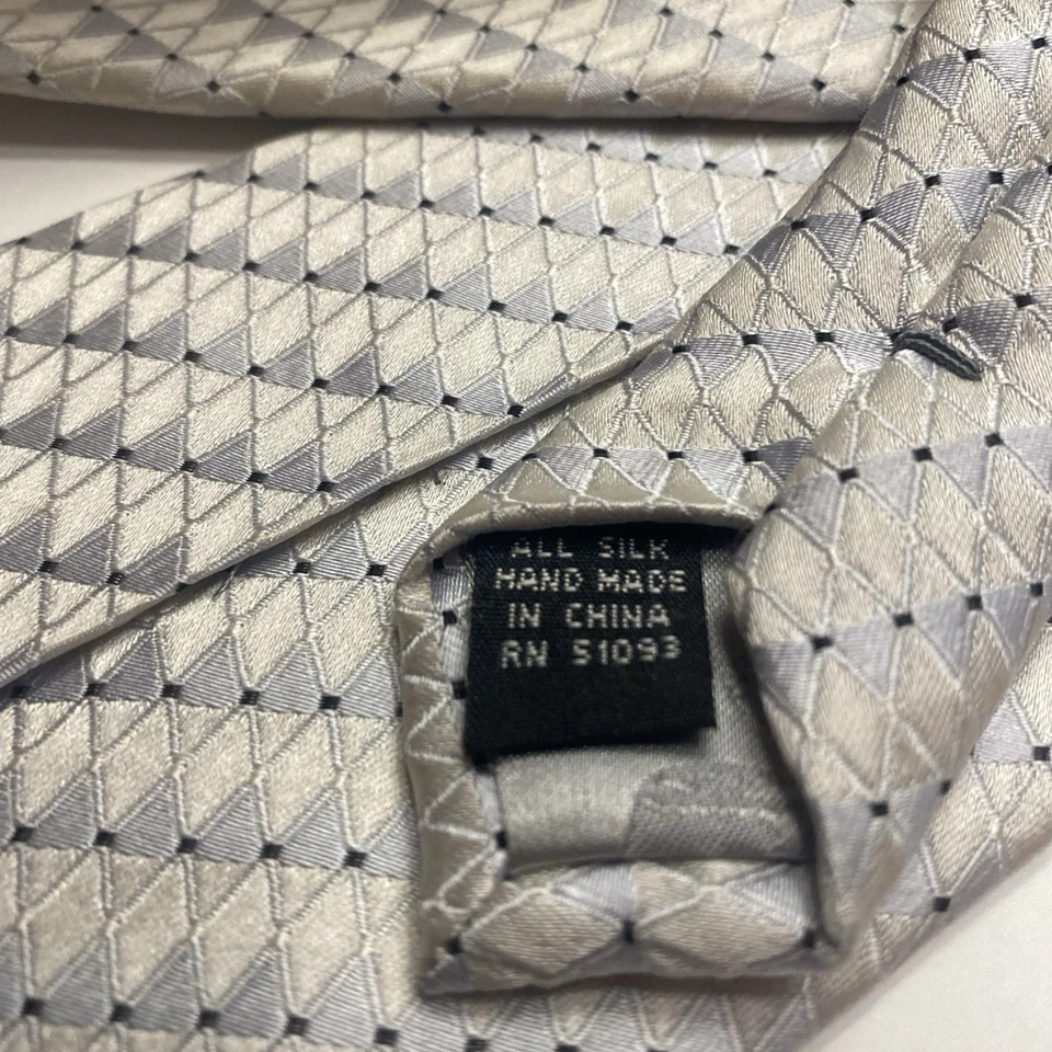 Steve Harvey Collection All Silk Hand Made In China  Men’s Necktie 63x4 - Image 3 of 4