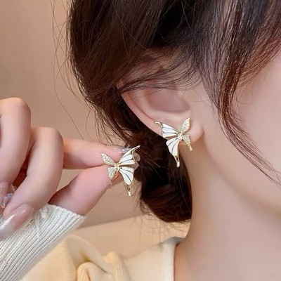 Elegante Ohrstecker mit Schmetterlingsdesign, stilvoller Ohrschmuck