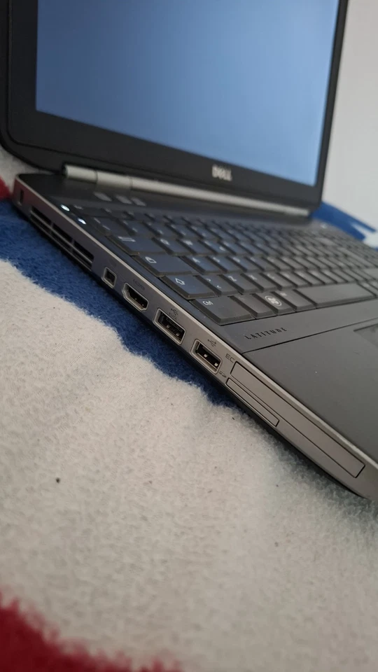 Notebook DELL LATITUDE E5520 15.6" 4GB+256SSD Win 10 + mouse rgb BT,base pc,ecc. - Immagine 4 di 4