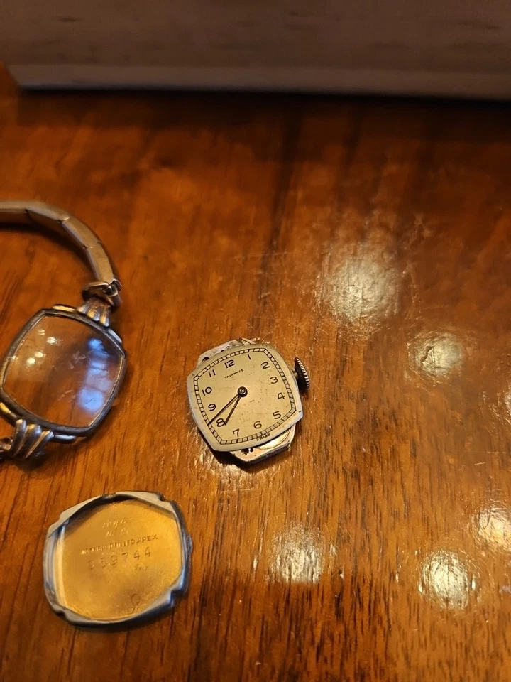 1940s Tavannes Ladies Watch For Parts Or Repair Bad Balance - Image 2 of 4