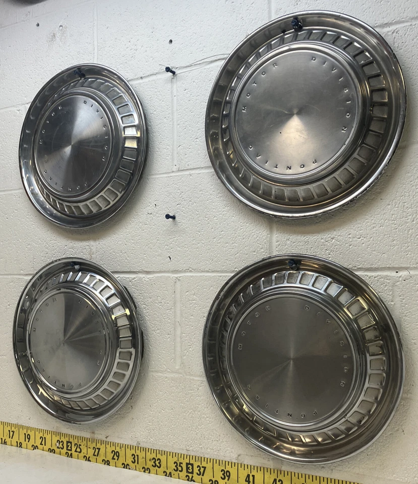 Juego de 4 tapacubos usados OEM GM de 14" Pontiac Bonneville/Catalina/Safari (5430) Foto 3 de 4