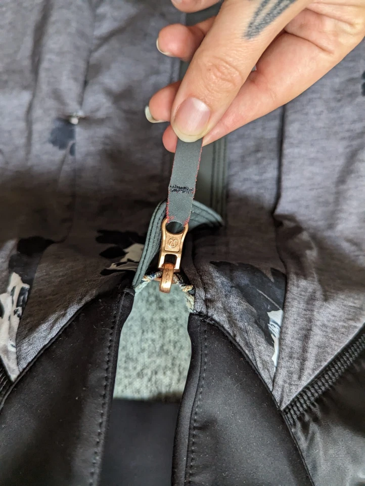 Chaqueta reversible Lululemon Both Ways Bomber talla XS/S flor atómica/japeada Foto 3 de 4