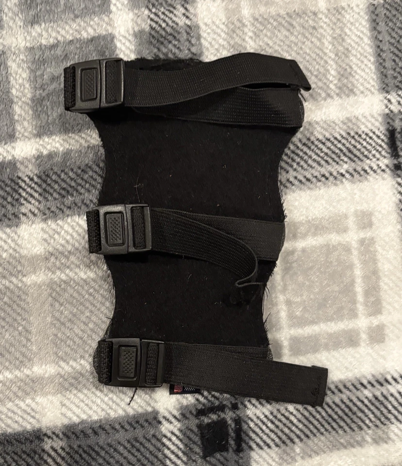 Archery Three Finger Glove Leather Size Medium And Wrist guard Camo - Image 3 of 4