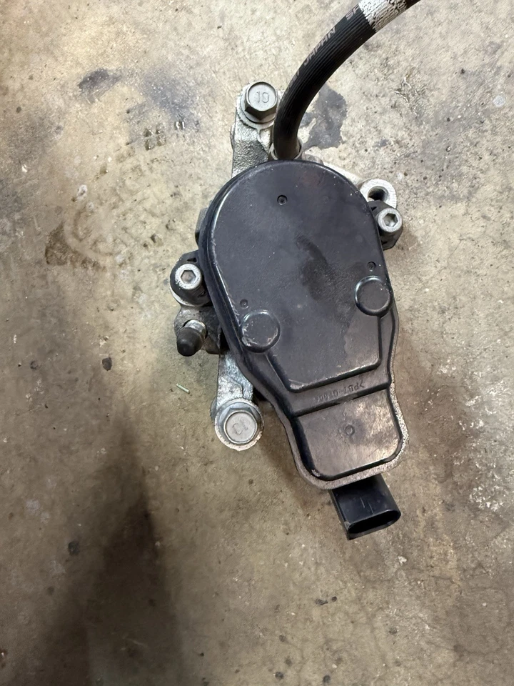 2016-2025 马自达 CX-5 AWD 后乘客右碟刹卡钳 8K 英里原始设备制造商 — 第 2/4 张图片