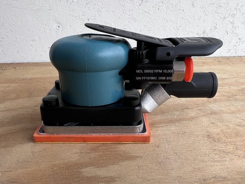 DYNABRADE ORBITAL SANDER MODEL 58502 PALM SANDER 3" (76mm) W X 4-1/4" (108MM) - Picture 2 of 7