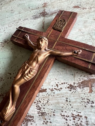 Vintage Wooden Metal Wall Cross Crucifix Holy Religious Carved Christ Brown - Picture 5 of 9