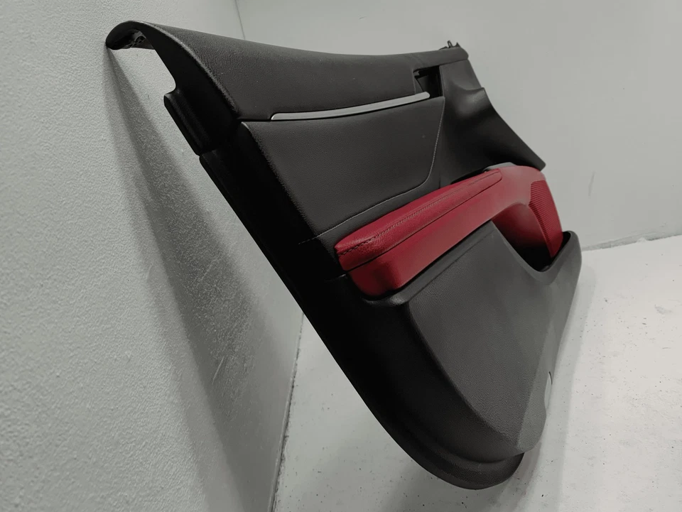 Toyota Camry 2018 panel de moldura de puerta delantera izquierda del lado del conductor rojo OEM Foto 2 de 4