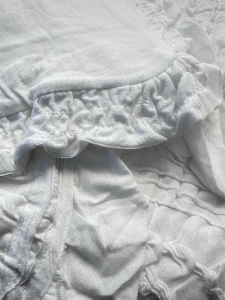 (2) Anthropologie Rivulets Off White/Crema King Shams 20”x 36” 100 % algodón usado en excelente estado Foto 3 de 4