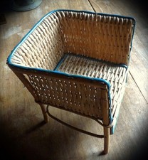 Petit fauteuil jouet poupée ancien en rotin/osier tressé 40's filet peint vert
