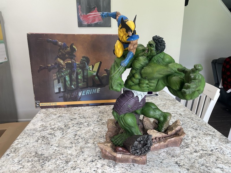 Sideshow Collectibles Hulk vs Wolverine Statue Maquette Exclusive 1648 of 2500