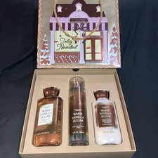 Bath  Body Works Warm Vanilla Sugar Gift Set w/Full Size Lotion/Wash/Mist/Box