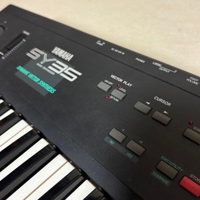 YAMAHA SY35 MUSIC SYNTHESIZER 61-Key DYNAMIC VECTOR SYNTHESIS 64