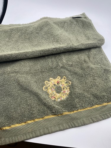 Vintage AVANTI Green Wreath Christmas Hand Towel 15 x 28" - Picture 4 of 5