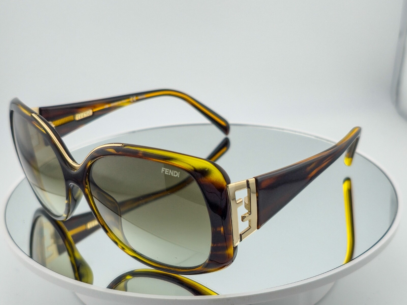 Fendi FS5290 Oversized Gradient Black Sunglasses for Women 59mm 14mm 220mm 130mm