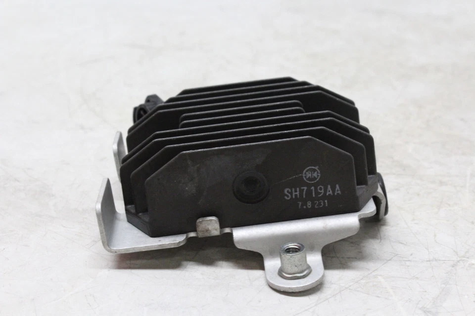 04-09 YAMAHA FZ6 OEM RECTIFIER VOLTAGE REGULATOR - Image 4 of 4