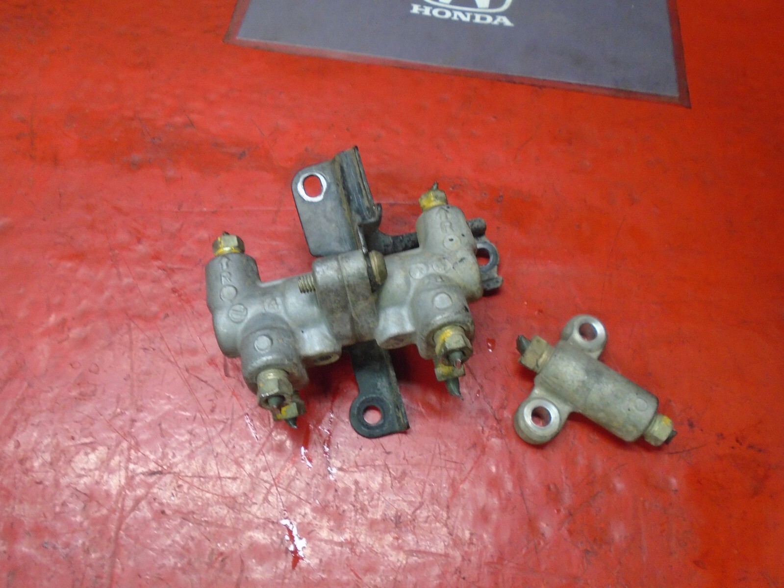 93 94 95 96 97 HONDA DEL SOL BRAKE PROPORTIONING VALVE OEM NON ABS 25/