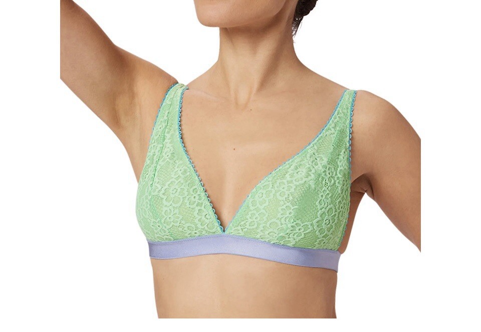 **【1111】** Parade Women's Size XL Lightly Lined Sheer Lace Wirefree Plunge