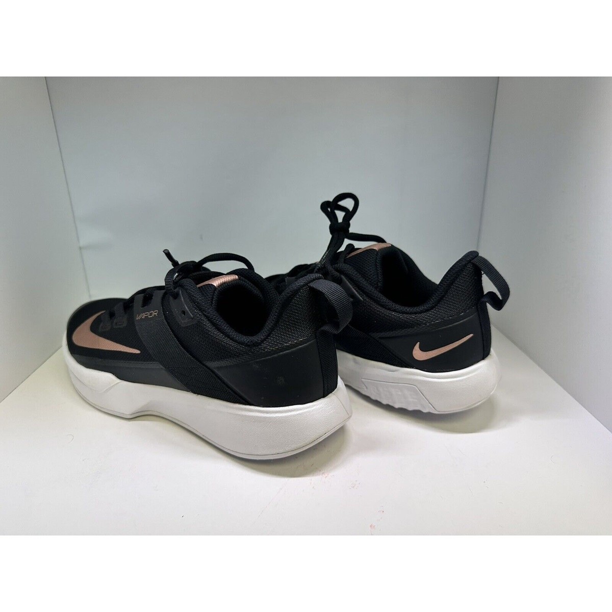 Size 9 - NikeCourt Vapor Lite Black Metallic Red Bronze W Size 9 - NikeCourt Vapor Lite Black Metallic Red Bronze W