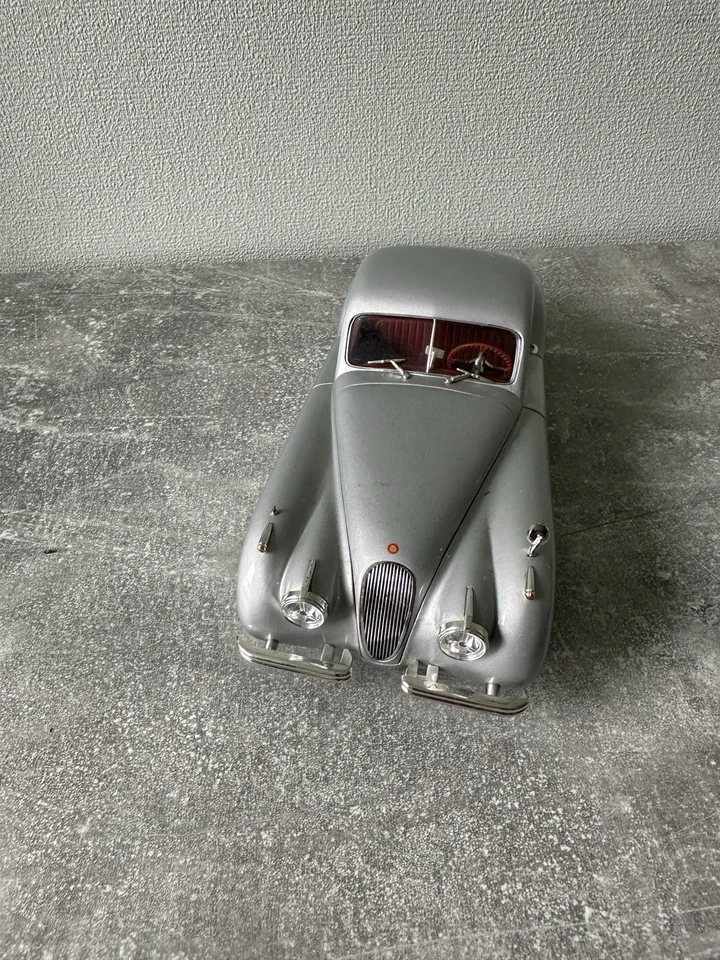 Signature Jaguar XK120 Modellauto 1:18 - Bild 2 von 4