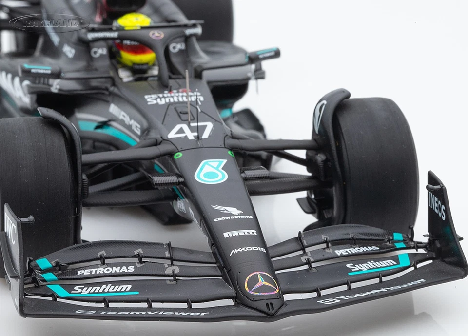 Mercedes AMG Petronas W14 F1 Reifentests GP Spanien 2023 Schumacher, Spark 1:18 - Bild 4 von 4